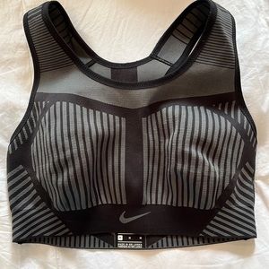 Nike FE/NOM Flyknit Sports Bra
